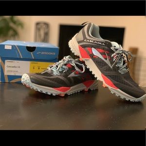 Brooks Cascadia 11. Women’s size 9